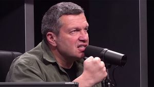 «Всех кто уехал  — вернуть и отправить на фр0нт»: Соловьев об уехавших из страны
